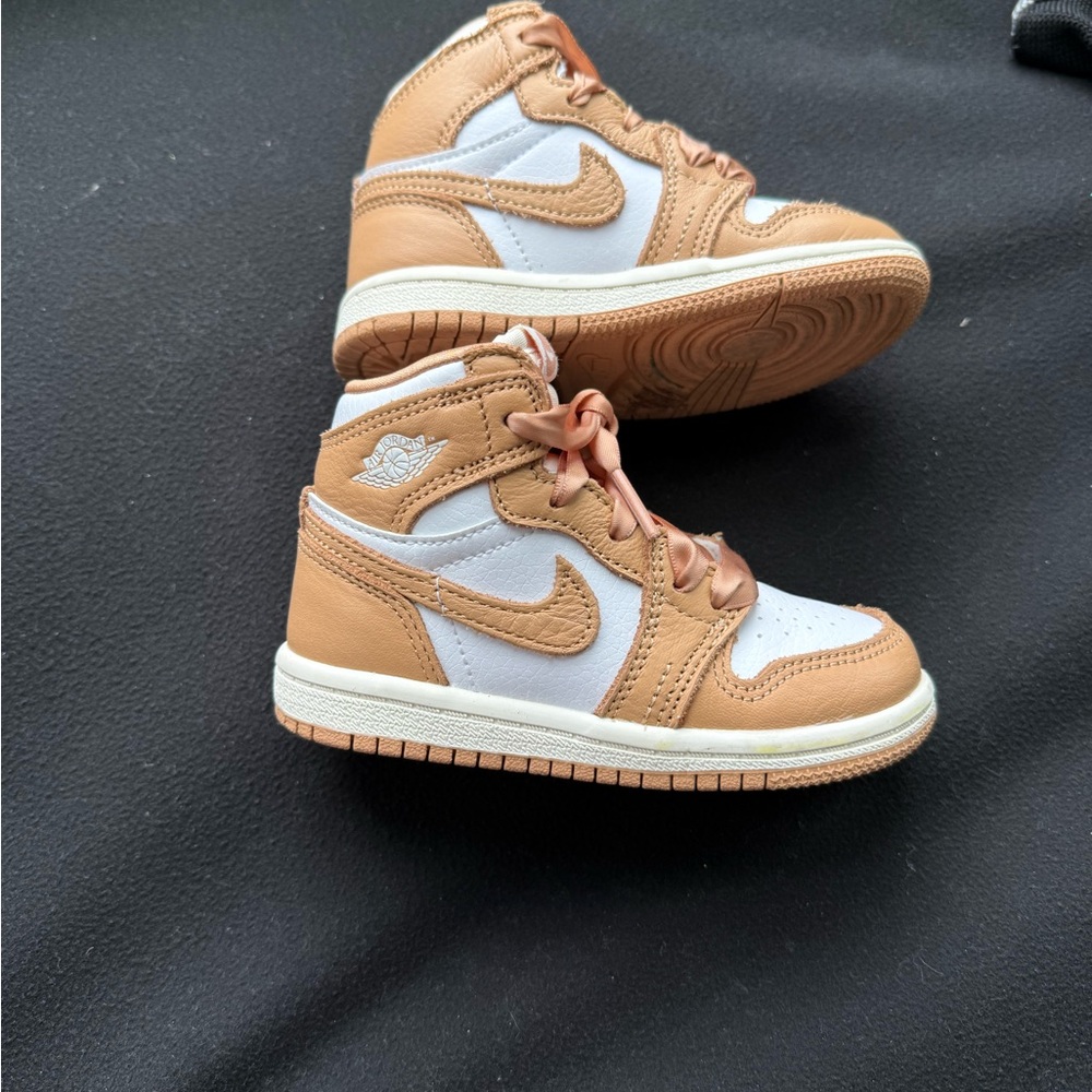 Kids Jordan Retro 1 - Picture 3 of 4